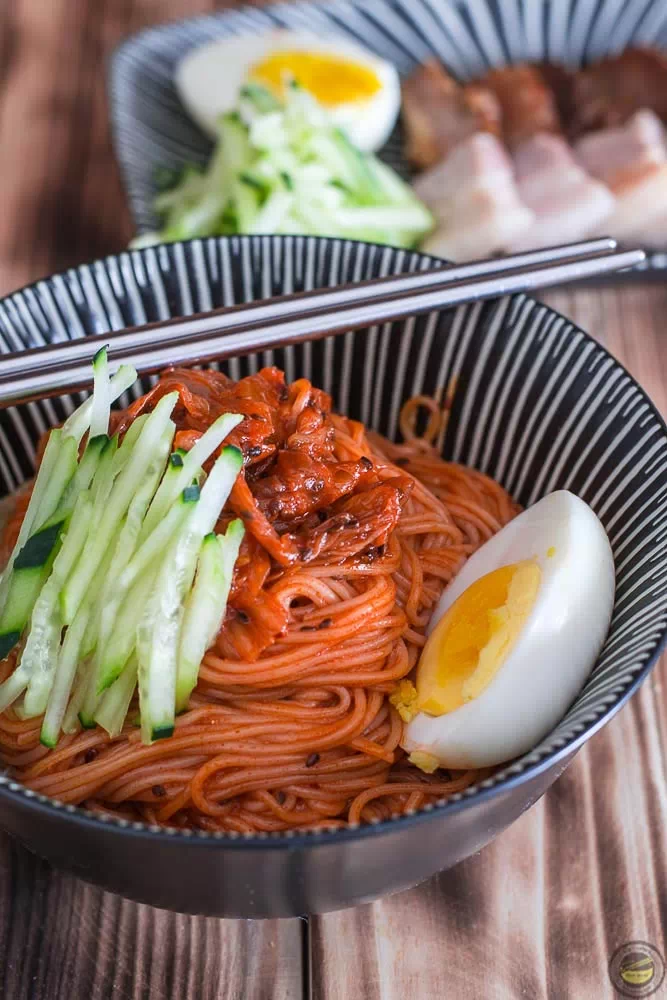 kimchi bibim-guksu