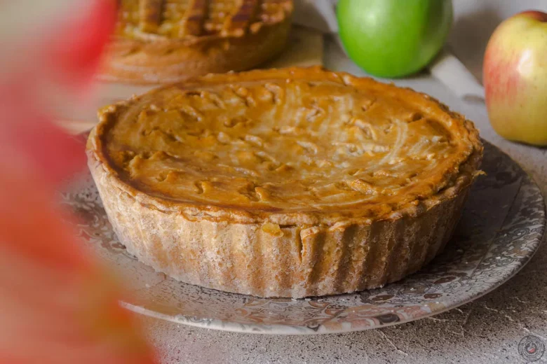 crostata con marmellata di mele crema